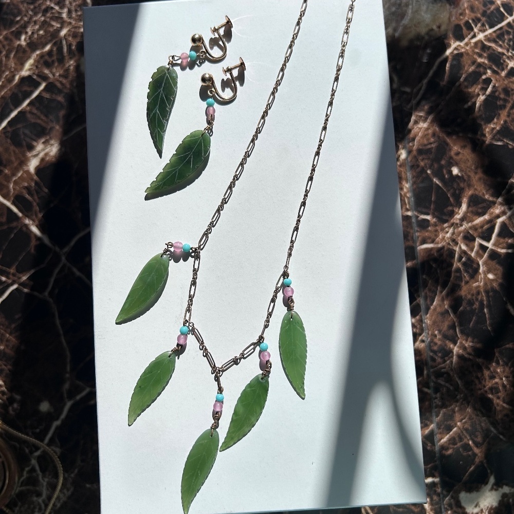 Vintage Stone green leaves gold plated necklace